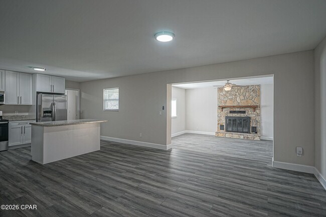 Building Photo - 410 S Star Ave