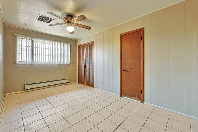 Building Photo - 727 E Vista Del Cerro Dr