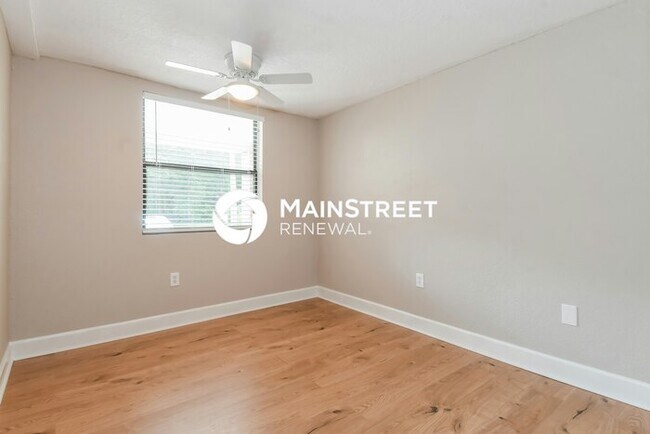 Building Photo - 4 Bedroom Pet-Friendly Home in Jacksonville, FL with Main Street Renewal