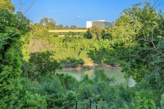 Building Photo - 4732 Post Oak Timber Dr