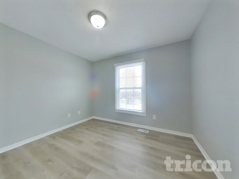 Building Photo - 302 E 123rd Terrace