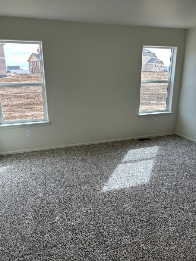 Building Photo - 3 bedroom, 2 bath Ranch floor plan.