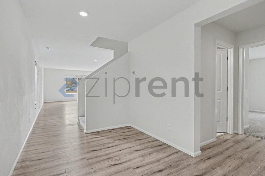 Building Photo - 9168 Candytuft Ln SE