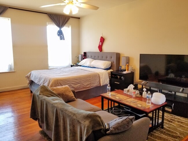 Building Photo - 4764 N Virginia Ave