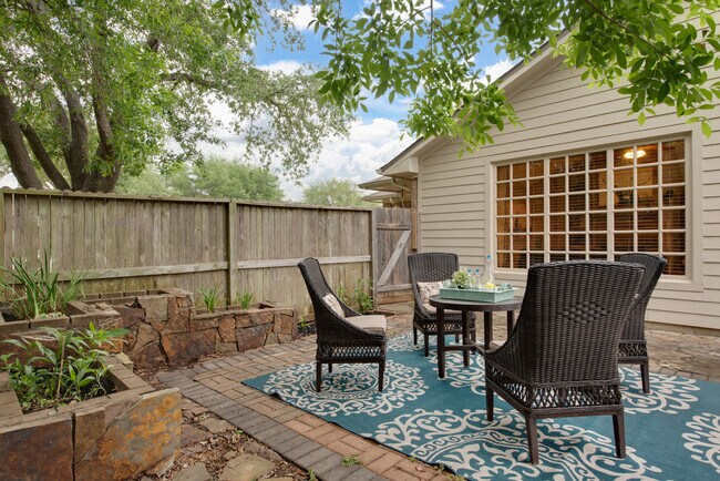 Building Photo - 20415 Linden Tree Dr