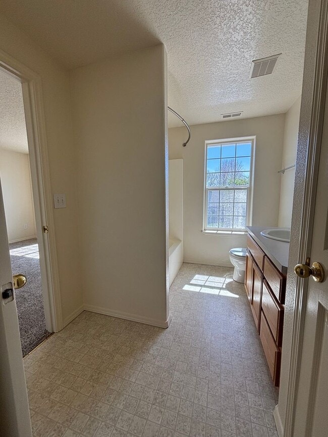 Building Photo - $500.00  OFF  1ST  FULL  MONTH'S  RENT   F...