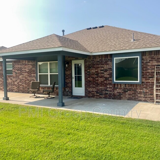 Building Photo - 21025 E 40th Pl S