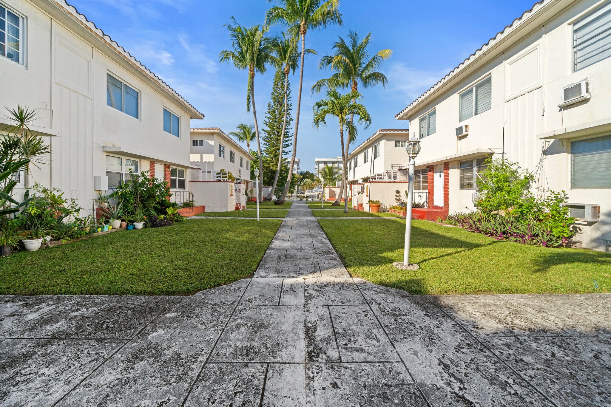 Building Photo - 1203 Marseille Dr