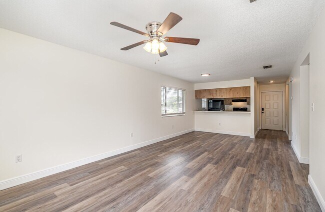 Building Photo - 2290-2296 Fox Hollow Dr.