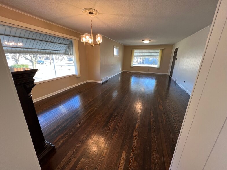 2 large picture windows. Great natural light. - 3602 75th St