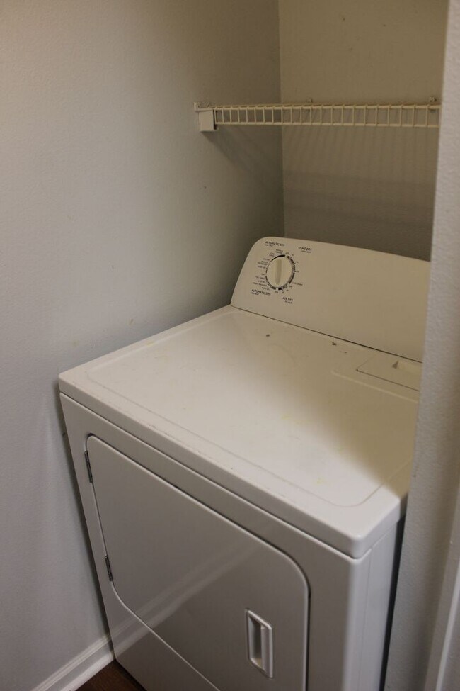 Building Photo - Updated Apartment in Plantation Point