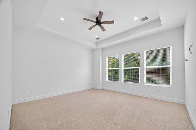 Building Photo - 1070 Mansfield St