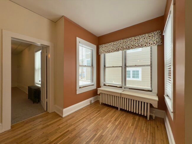 Building Photo - 717 Warner Ave