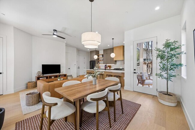 Building Photo - 4416 S 1st St