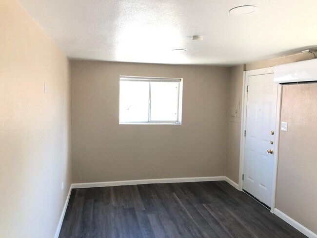 Building Photo - 5008 Sierra Madre Dr