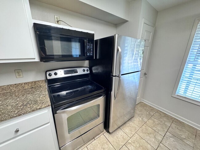 Building Photo - 2BR/1BA For Rent