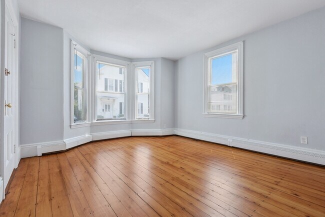 Building Photo - 174 Sydney St