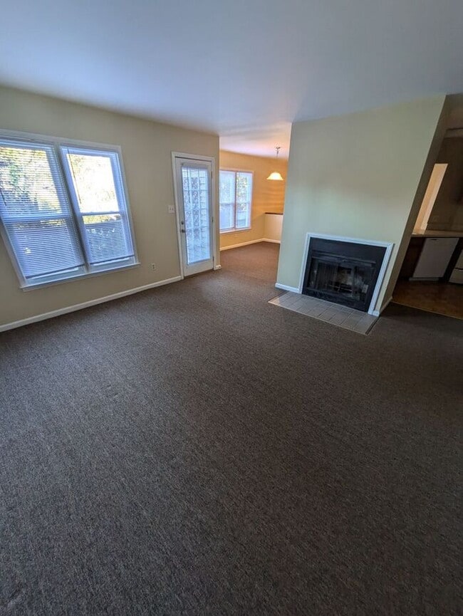 Building Photo - 2BD/2BA Condo Available Now in Hickory