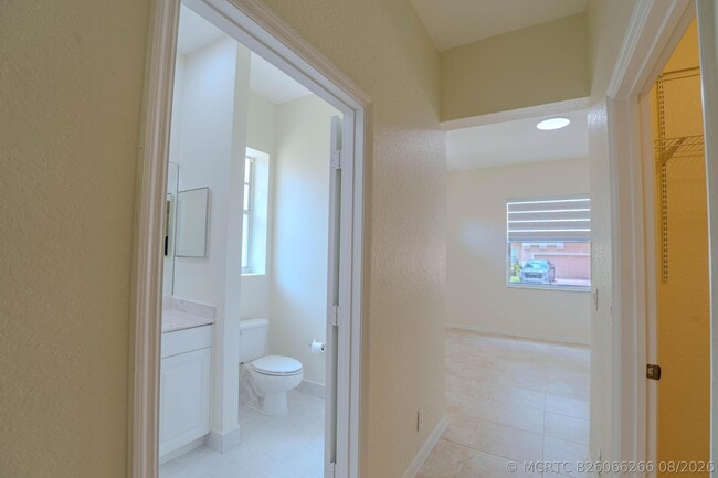 Building Photo - 5733 NW 119th Dr