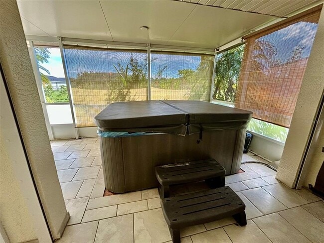 Building Photo - 25145 Mercedes Dr