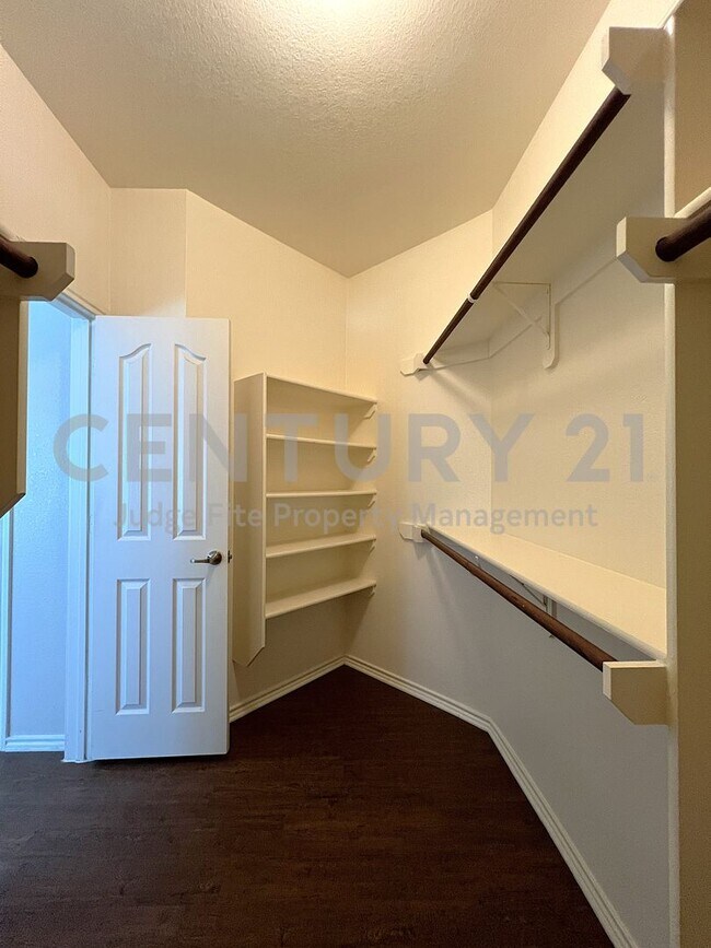 Building Photo - Updated 4/2/2 in Marine Creek Estates For Rent!