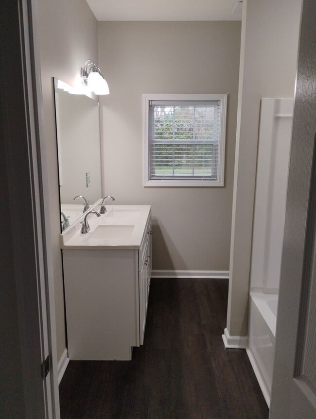 Building Photo - 204 W Park Ave