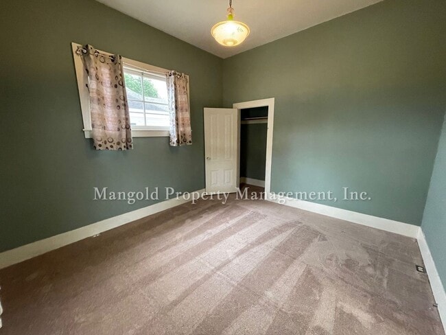Building Photo - Beautiful Victorian Style 3-Bedroom Home C...