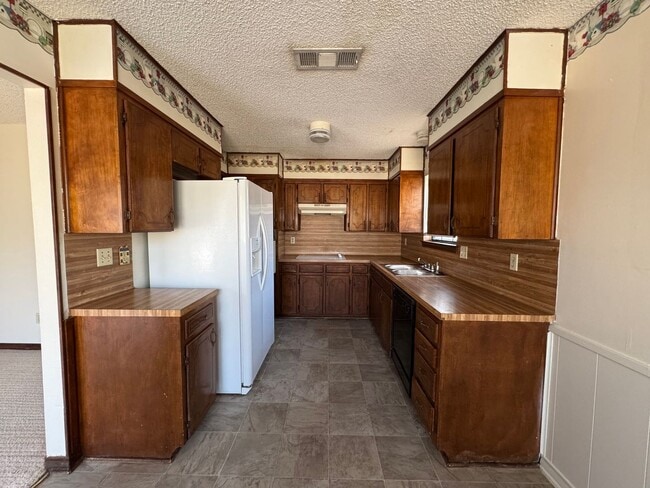 Building Photo - 207 E Hogan Dr