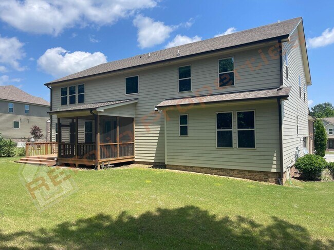 Building Photo - Gorgeous 5 Bedroom Home with First Floor In-law Suite & 3 Car Garage, Golf Course, Pool, Tennis a...