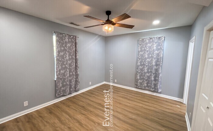 Building Photo - 2311 Fairleigh St