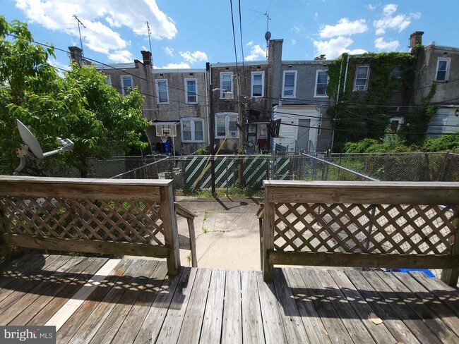 Building Photo - 5438 Addison St