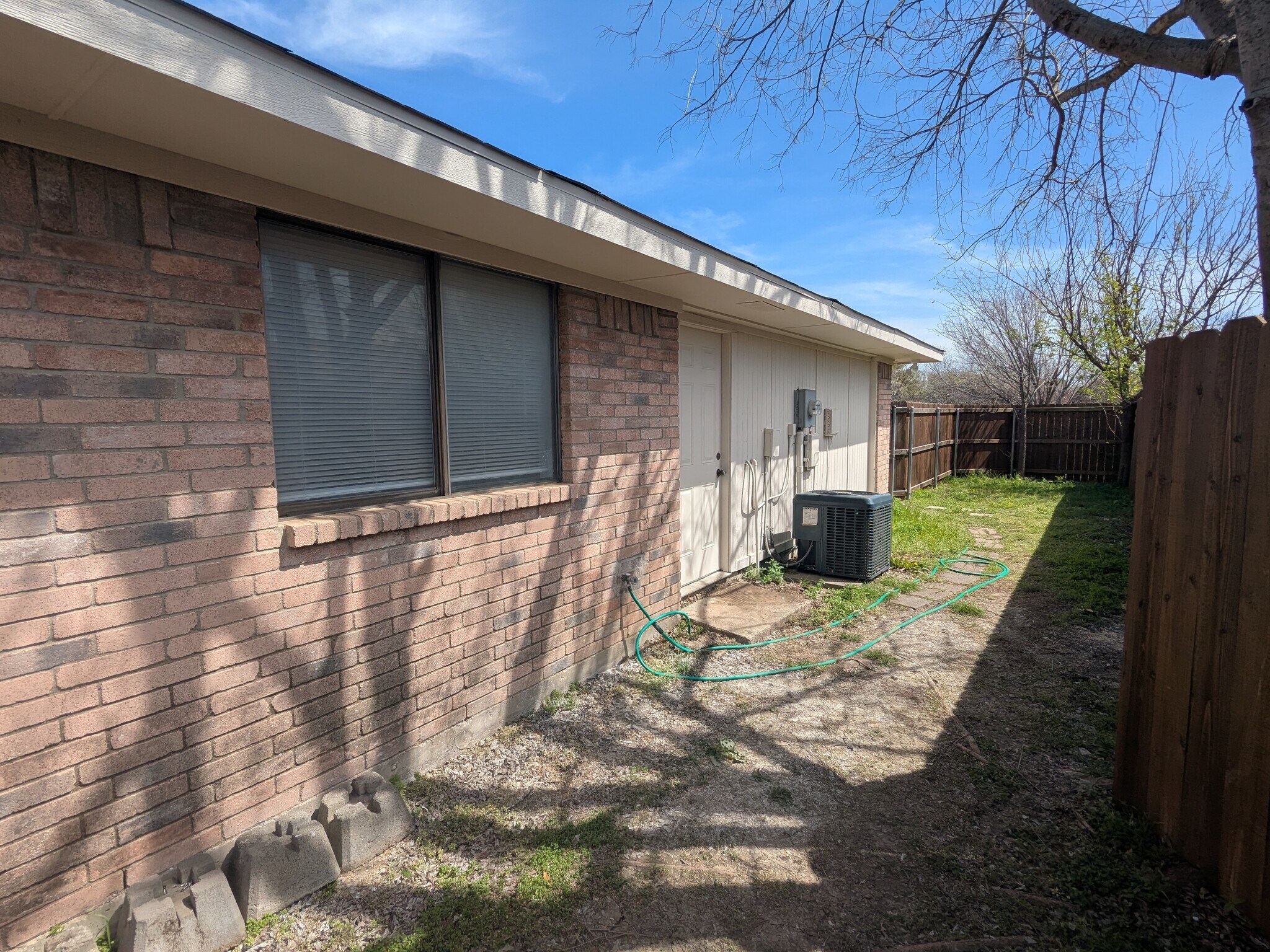 Building Photo - 2410 Cordoba Dr