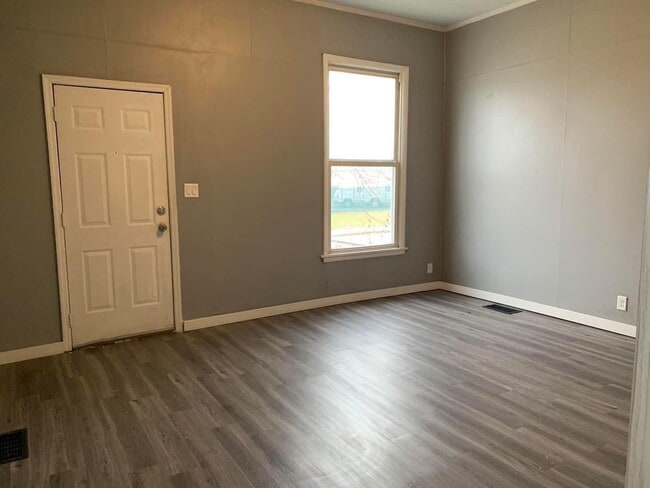 Building Photo - 1311 Harriet St