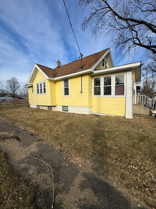 Building Photo - 1601 Mabel Ave