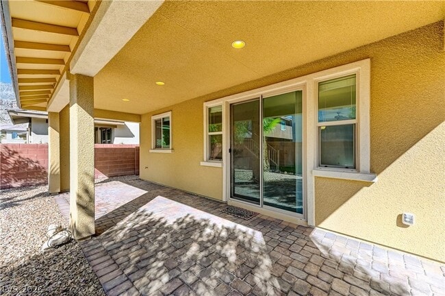 Building Photo - 10679 Country Knoll Way