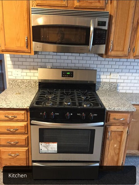 Kitchen - 195 Rob Roy Ct