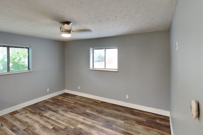 Building Photo - 107 E 16th Ave