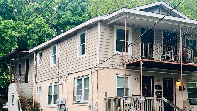Primary Photo - 613 Quarry St