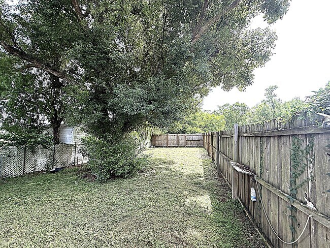 Building Photo - 107 Hill Cir