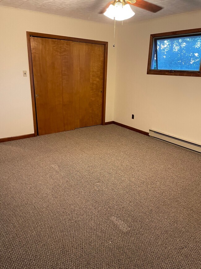 Building Photo - 413 E Blaine St