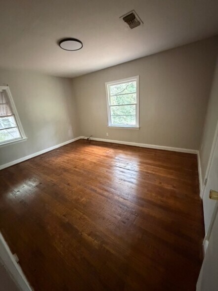 Building Photo - 3539 Honeysuckle Rd