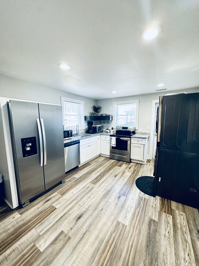 Building Photo - 403 Cedar Lane Rd