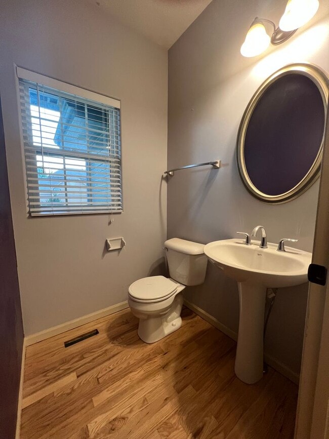 Building Photo - Must See Elkhorn Home!!
