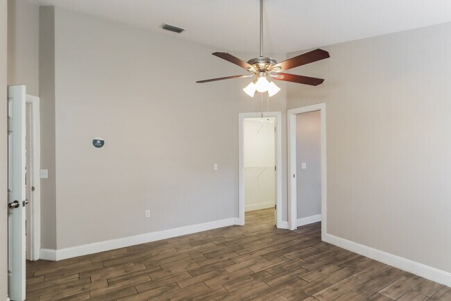 Building Photo - 22726 Sills Loop