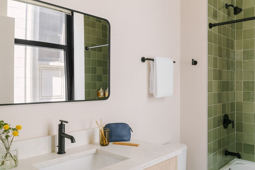 Building Photo - 555 W Jackson Blvd