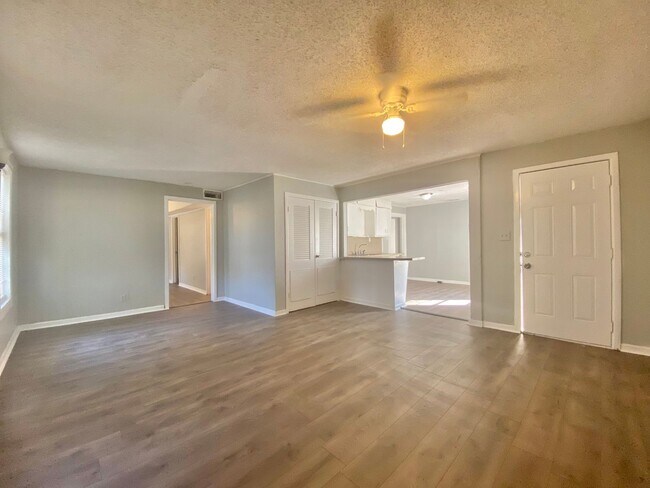 Building Photo - Now available and rent ready -  3 bed 2 bath near Clapp Park