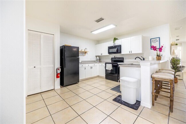 Building Photo - 2860 Club Cortile Cir