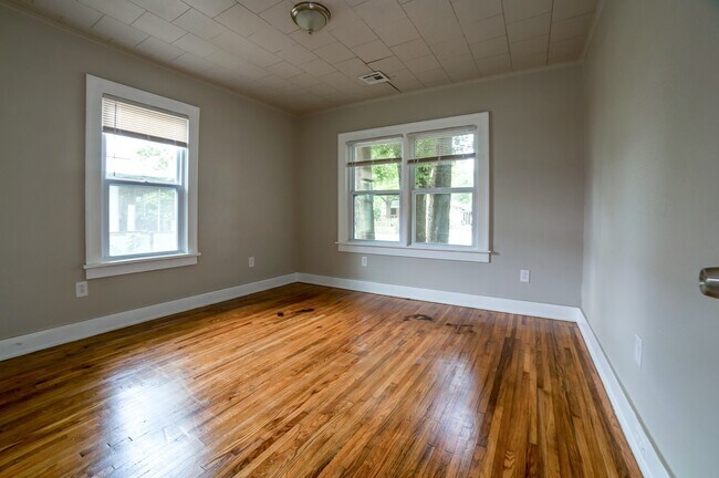 Building Photo - 1733 E Marshall St