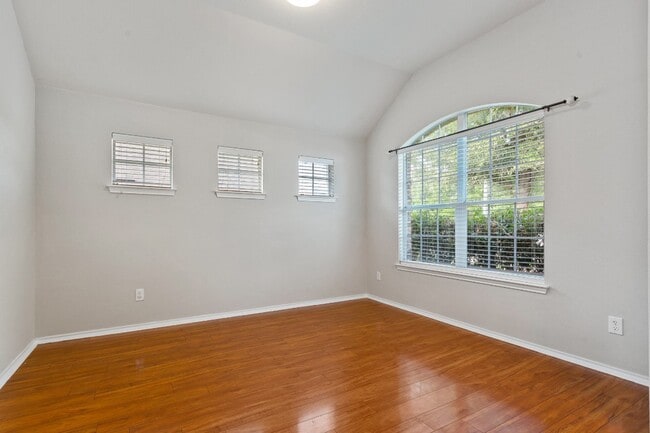 Building Photo - 20725 Mead Bend