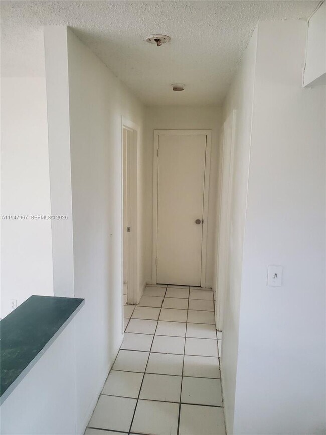 Building Photo - 6604 Miramar Ave